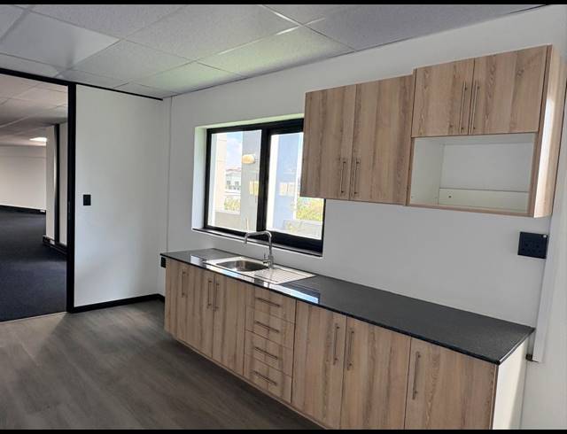 738M² OFFICE TO LET IN MIDRIDGE PARK